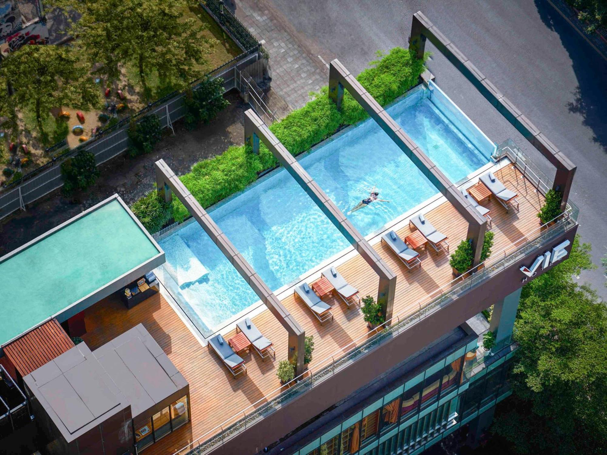 Vie Hotel Bangkok - Mgallery Collection Экстерьер фото The rooftop pool at the hotel