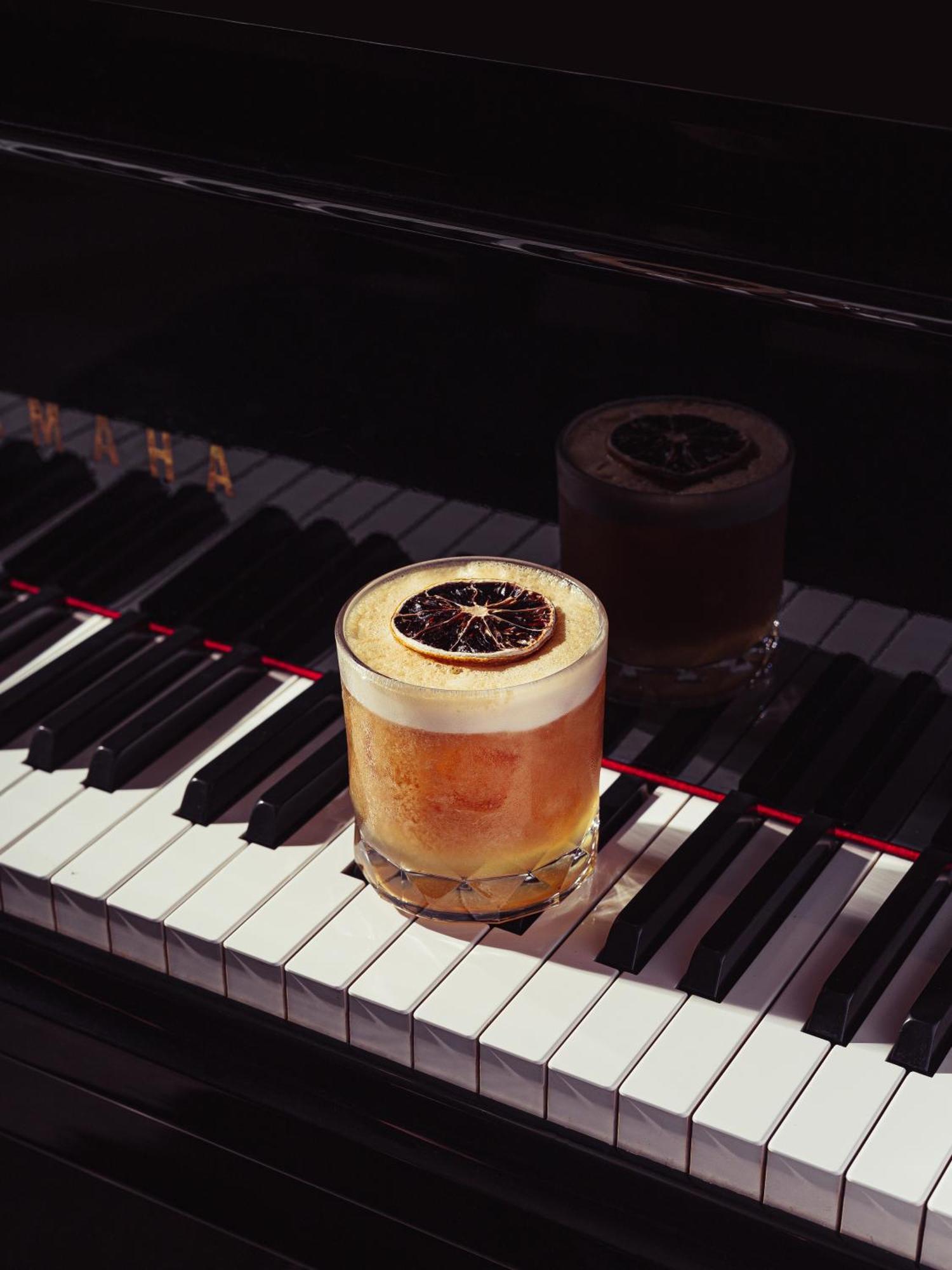 Vie Hotel Bangkok - Mgallery Collection Экстерьер фото A whiskey sour